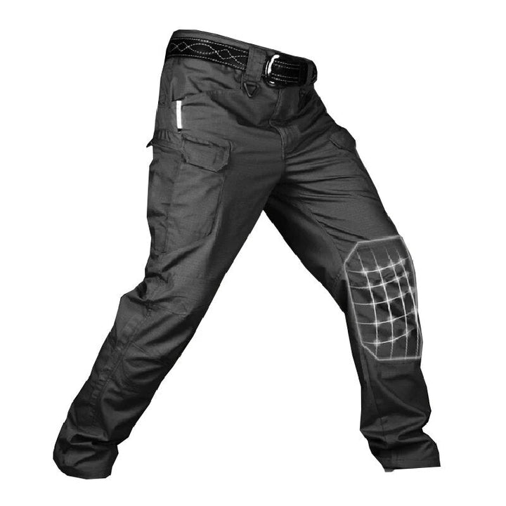Duurzame heren sportbroek, sneldrogend en waterdicht, perfect voor reizen met veel handige zakken.