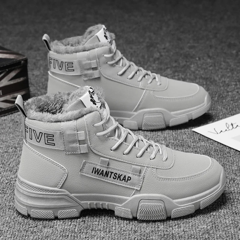 Zwarte heren wintersneakers, robuust en comfortabel, ontworpen voor optimale warmte.