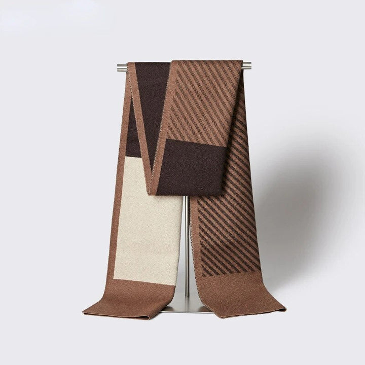 Stijlvolle heren wollen sjaal met ruitpatroon. Ideaal voor een warme en modieuze winterlook.