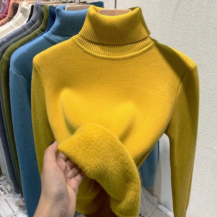Zachte, effen dames coltrui, warm en comfortabel. Essentieel item voor je wintergarderobe.