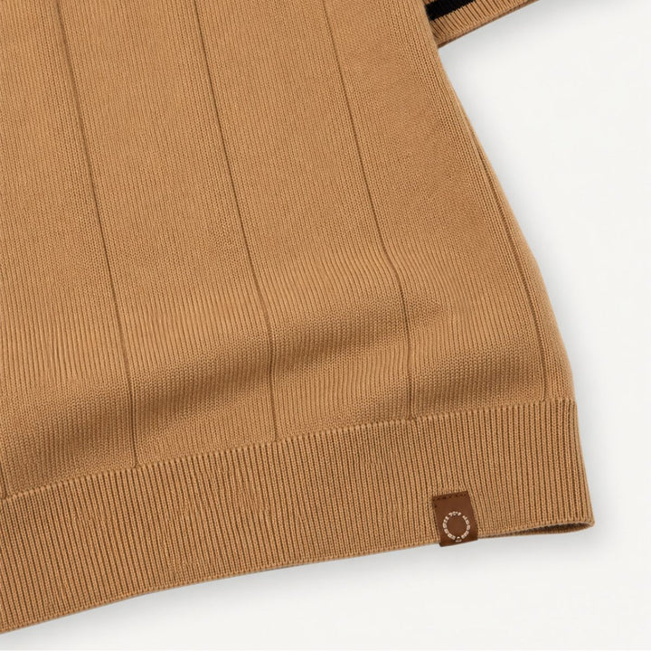 Blauwe heren polo shirt, korte rits, klassieke kraag; tijdloos ontwerp voor smart casual kleding.