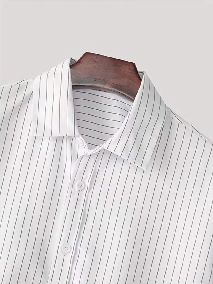 Comfortabel heren overhemd met oversized pasvorm en verticale strepen, perfect voor alledaagse casual mode.