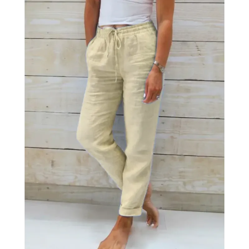 Veelzijdige kaki damesbroek Emma, stijlvol en comfortabel, perfect voor een elegante of ontspannen look.