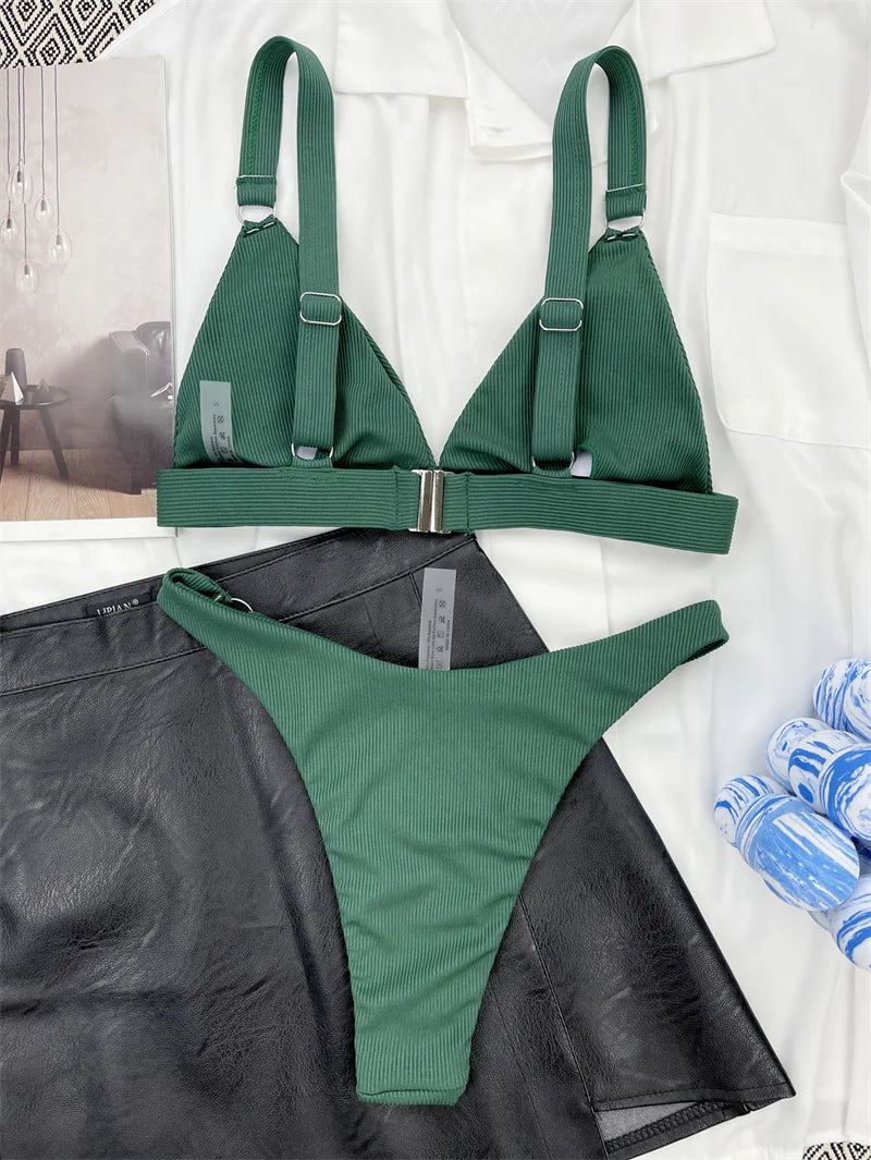 Trendy strandmode: Dames Vera bikini met push-up, Braziliaanse snit en decoratieve ringen.