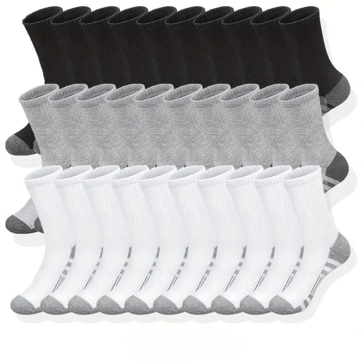 Gestapeld voordeelpak van 10 comfortabele antislip herensokken, ideaal voor sport & dagelijks gebruik.