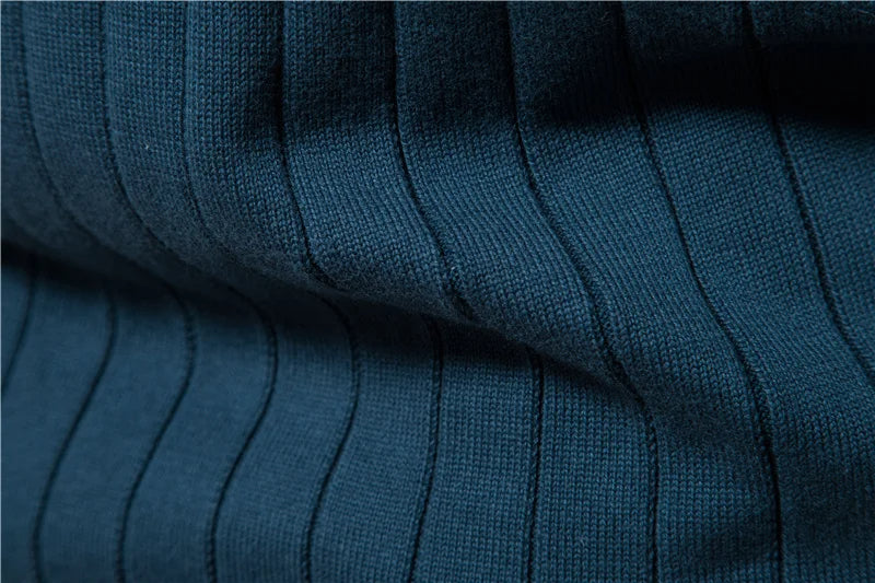 Heren gebreid vest met rits, ideaal als warme laag. Combineer met jeans voor een casual, dagelijkse look.