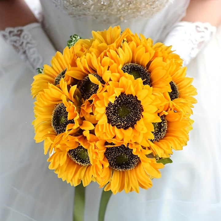 Prachtige gele kunst zonnebloem decoratie voor een warme herfst sfeer; 11 kunstbloemen voor elk interieur.