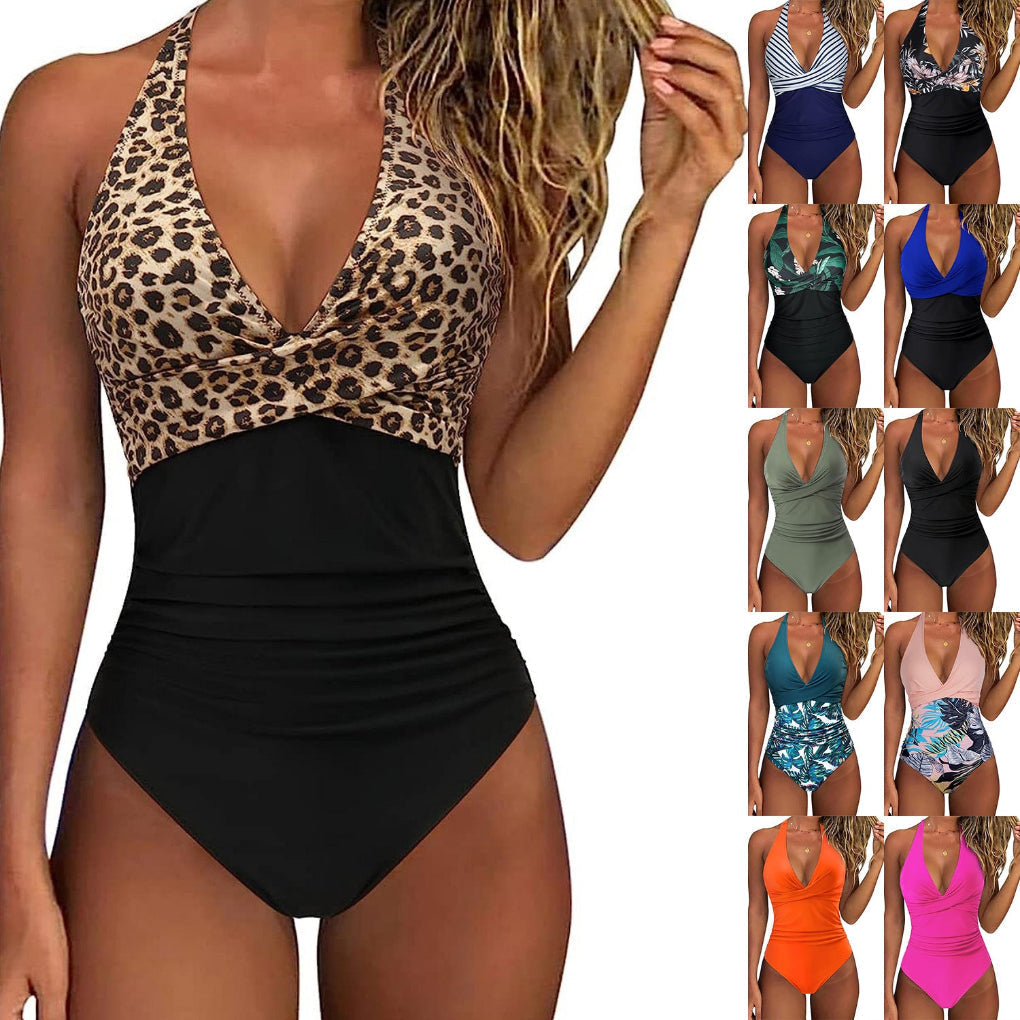 Eendelig damesbadpak met luipaardprint en v-hals, perfect voor zomerse stranddagen.