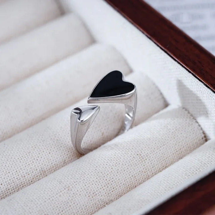 Schitterende zilveren hartenring, verstelbaar en romantisch, symbool van liefde, ideaal als damesring cadeau.