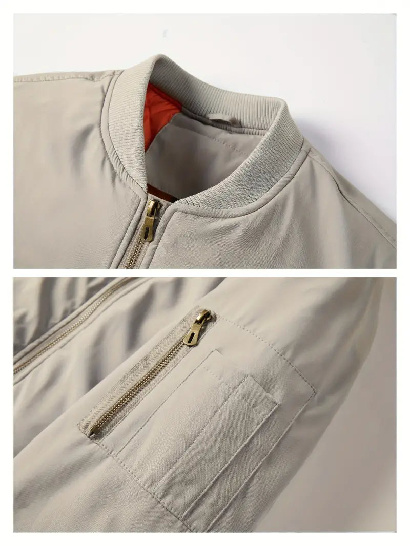 Comfortabele lichtgrijze mannen tussenjas, ideaal als bovenkleding. Klassiek design, tijdloze herenjas.