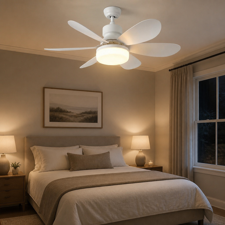 Dimbare LED plafondventilator met afstandsbediening voor optimale verkoeling en sfeervol licht in woonkamer of slaapkamer.