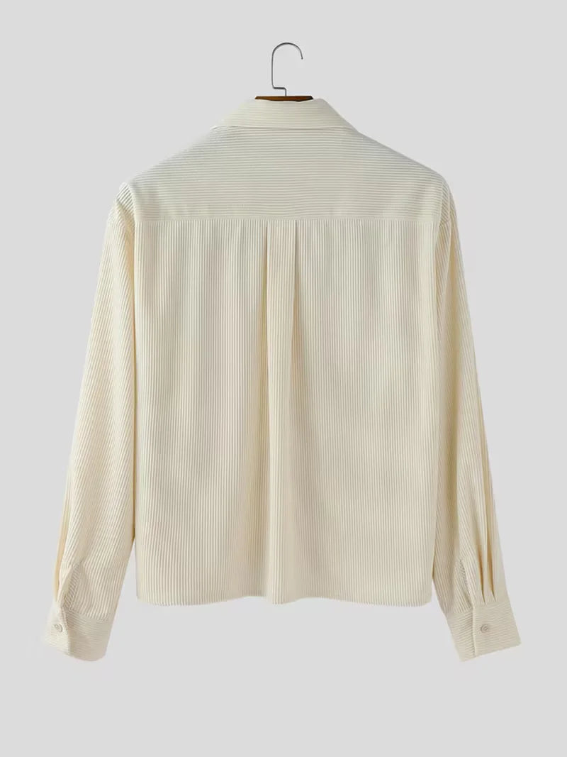 Trendy oversized herenoverhemd met V-hals en lange mouwen, casual en comfortabel voor elke gelegenheid.