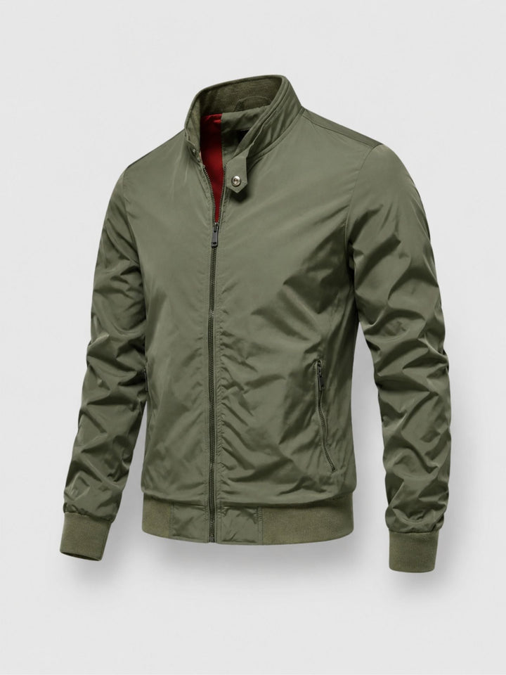 Klassiek Harrington-stijl heren bomberjack met opstaande kraag en ritssluiting; tijdloos en veelzijdig.