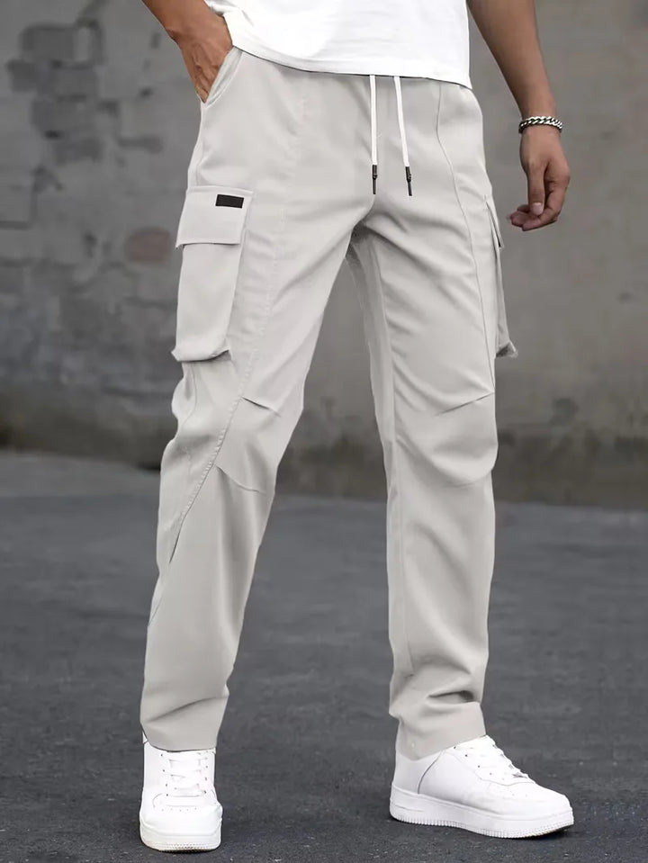 Beige heren cargo broek, comfortabel, elastische taille, ideaal voor herfst.