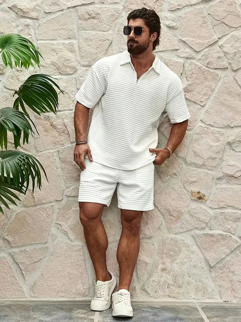Heren vakantie shortset, textuur stof. Comfortabele V-hals top en shorts voor warme dagen.