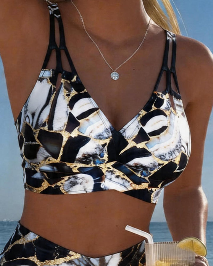Rode bikini voor dames, hoge taille cut-out design, modieuze strandkleding zomer.