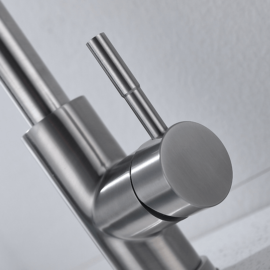 MALORIA handsfree keukenkraan in een strakke, moderne keukenomgeving; ideale keukenverbetering.