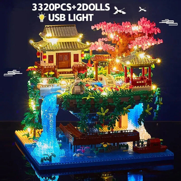 Magische boomhut met bloeiende kersenbloesem en betoverend waterval licht, een droom cadeau bouwset.