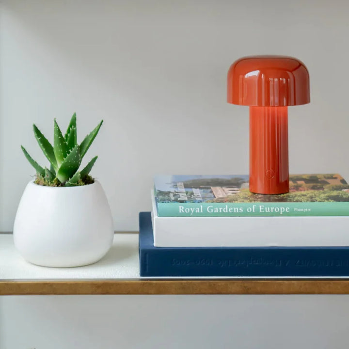 Woonkamer Luminor LED lamp, dimbaar met drie kleuren, draagbaar voor ultieme flexibiliteit.