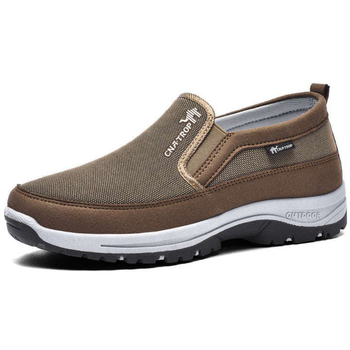 Antislip wandelschoenen CJ26 met stevige rubberen zool voor grip. Ideaal voor sportief wandelen en dagelijks gebruik.
