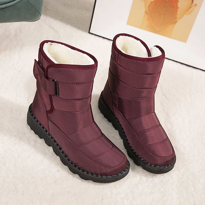 Warme waterdichte snowboots met plateauzool, perfect voor winterse buitenactiviteiten.