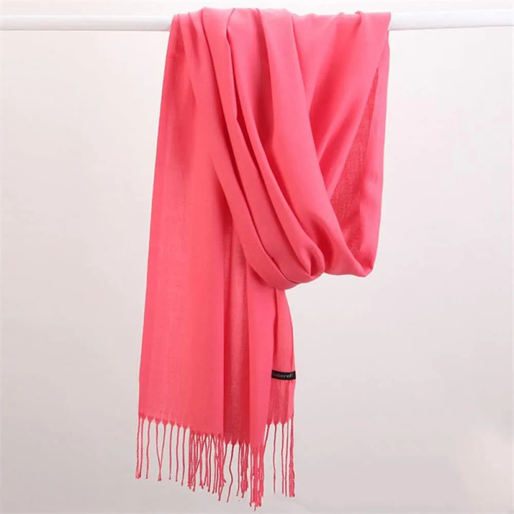 Comfortabele effen kasjmier sjaal voor dames, warm, zacht en stijlvol in de winter.
