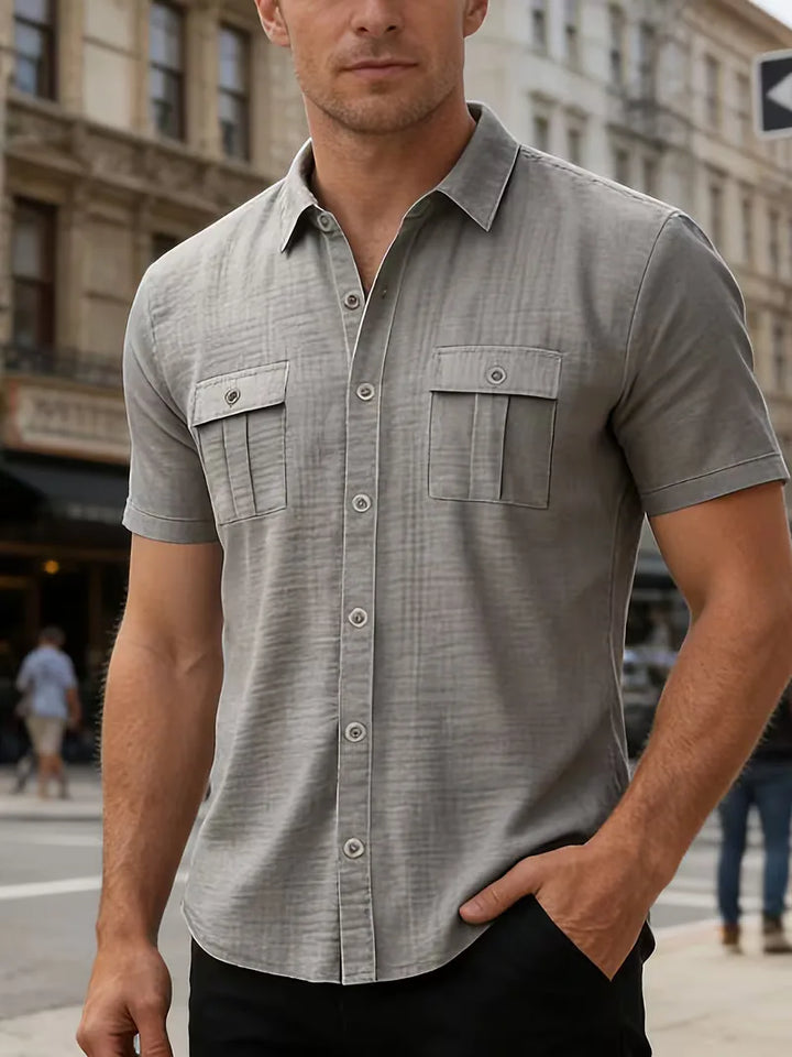 Beige linnen heren overhemd, korte mouw, voor een casual en comfortabele zomer.