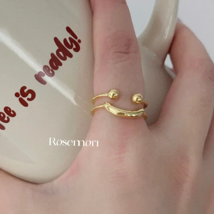 Vrolijke smiley ring voor dames, verstelbaar en stijlvol. Dit zilverkleurige sieraad maakt elke look compleet.
