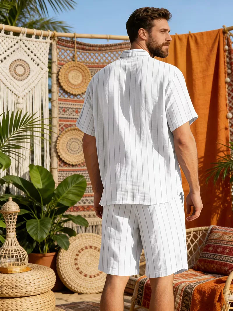Trendy heren zomerset: shirt met korte mouwen & modieuze korte broek, comfort en stijl.