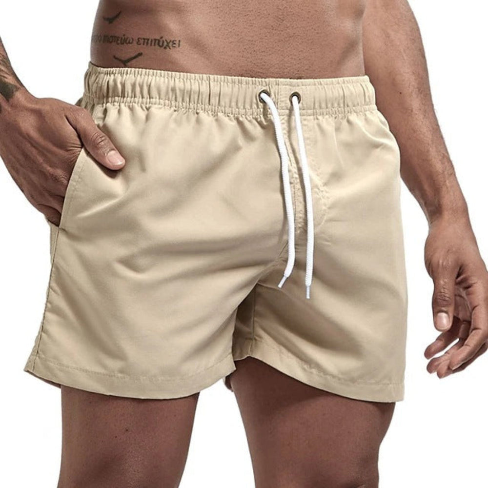 Stijlvolle heren strandshorts met losse pasvorm, verkrijgbaar in diverse trendy pastelkleuren.