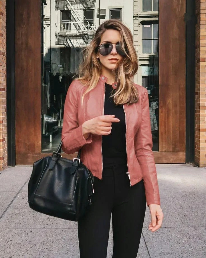 Nieuwe collectie: elegante leren damesjas, perfect voor modebewuste vrouwen. Comfortabel en trendy.