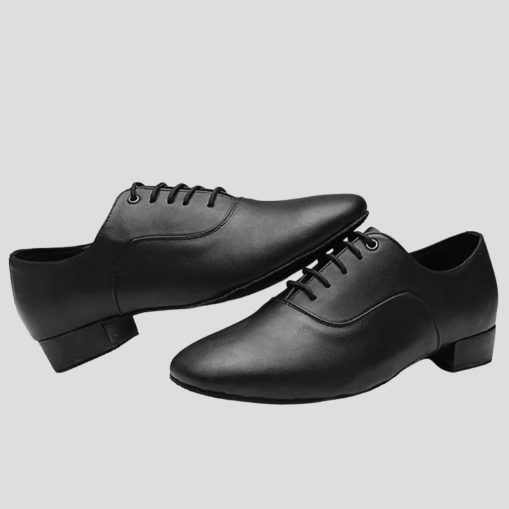 Heren suède dansschoenen voor latin en ballroom dans. Bieden optimale stabiliteit en comfort voor elke danser.