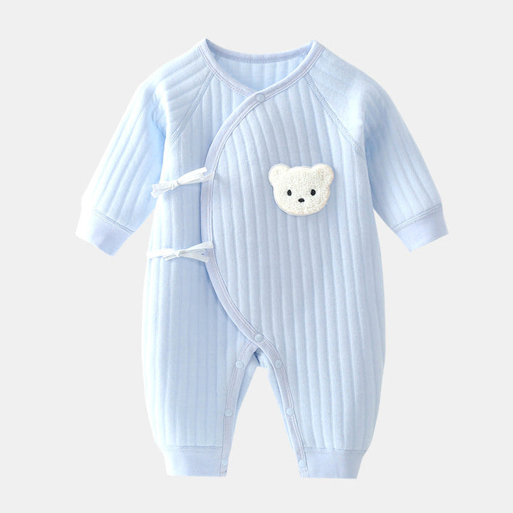 Zachte katoenen babyromper met schattig beertje design. Ideale babykleding voor voorjaar en herfst outfits.