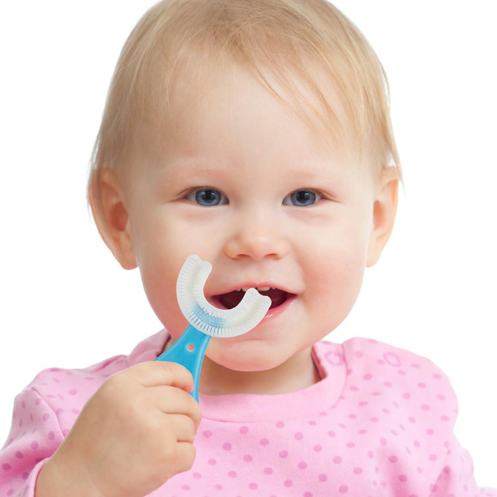U-vormige kindertandenborstel voor zachte 360° reiniging. Ideaal voor baby's, peuters en junioren.