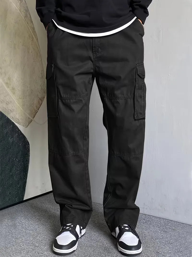 Comfortabele straight fit cargo broek voor heren in koffiekleur, een trendy item voor casual outfits.