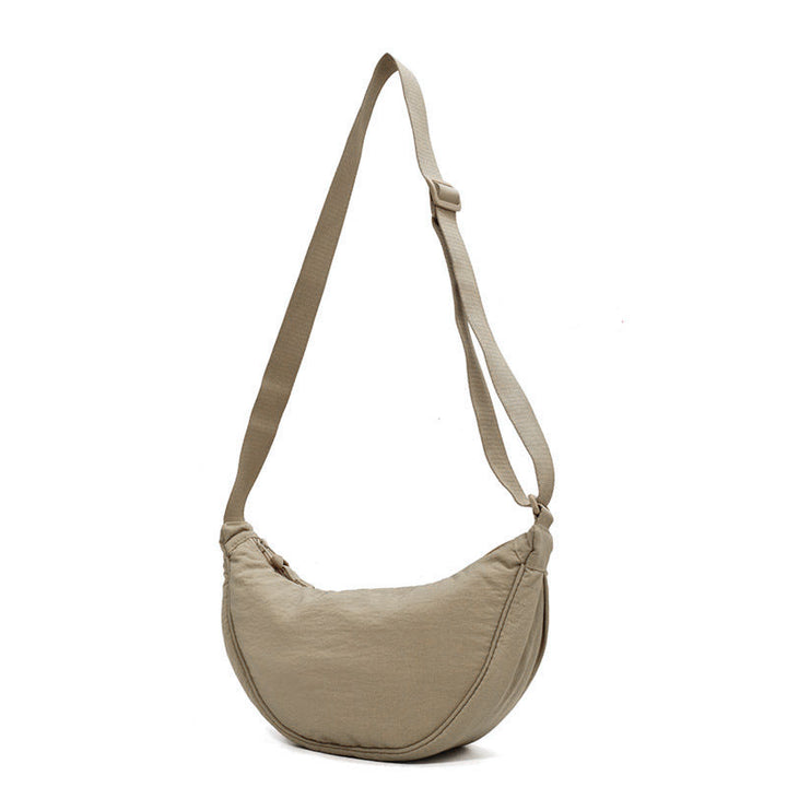 Trendy en compact: de Luna halvemaan damestas, perfect als crossbody of schoudertas.