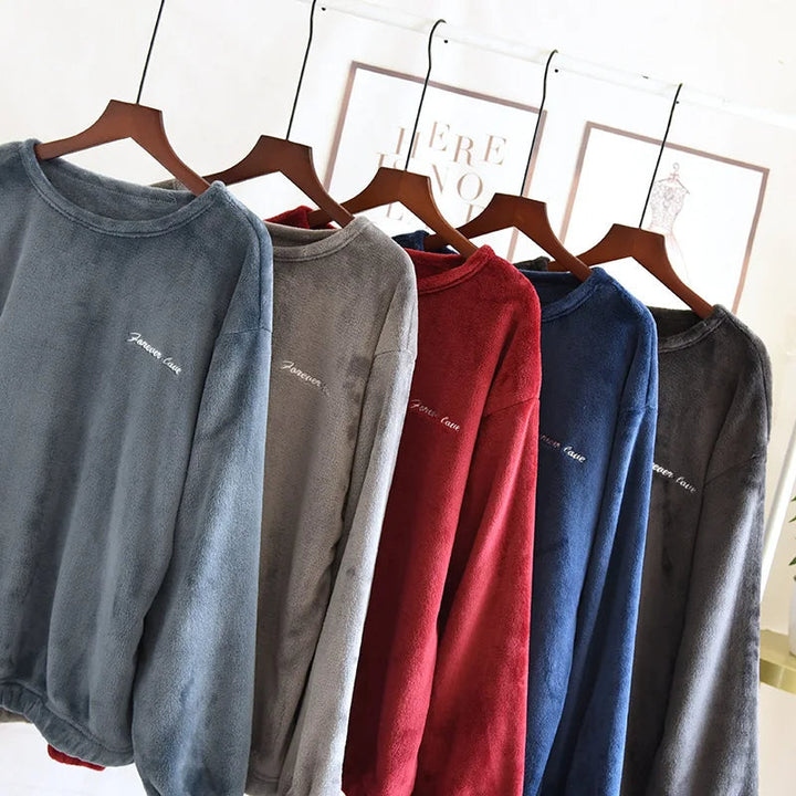 Heren nachtmode set, warme winterpyjama van zachte, comfortabele stof.