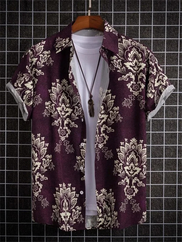 Korte mouw detail van heren Hawaii overhemd, met levendige 3D bloemenprint. Modieus en luchtig voor de zomer.