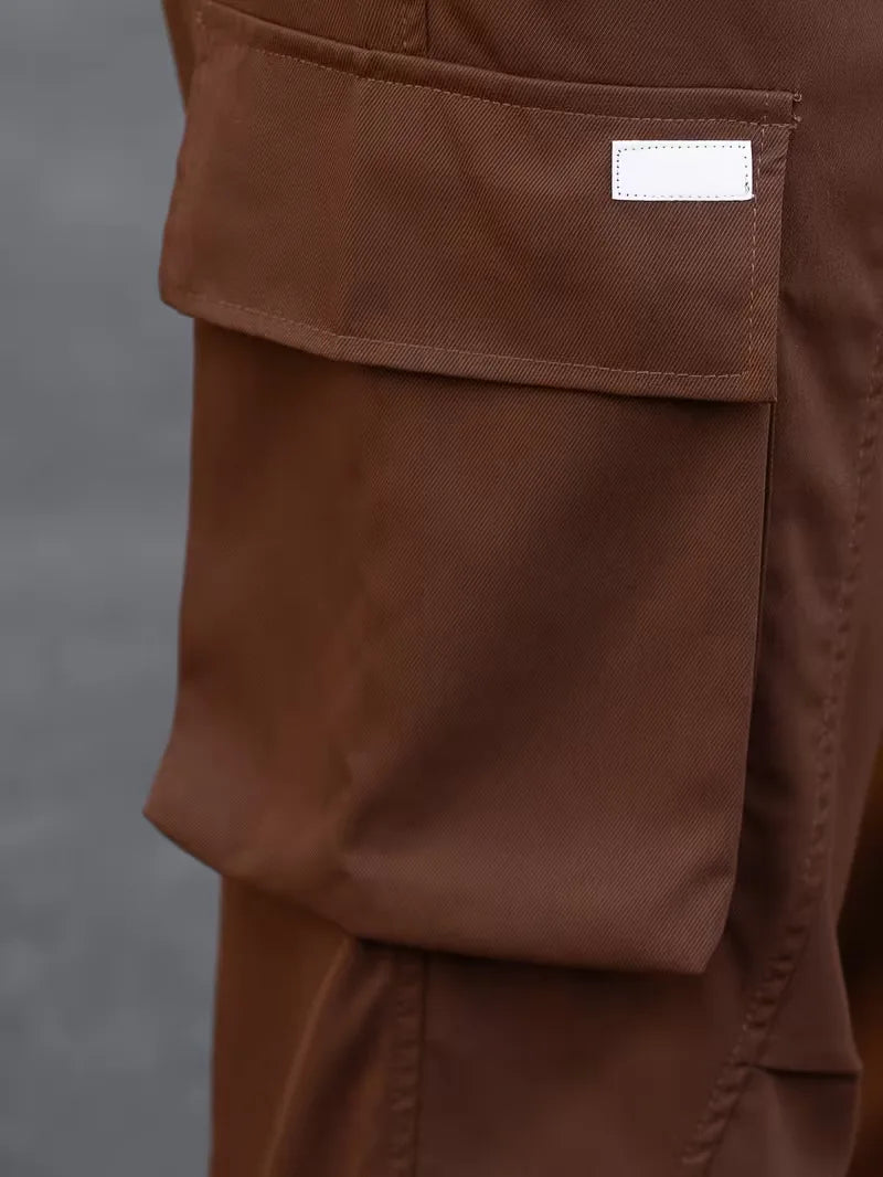 Comfortabele koffie cargo broek, herenmodel met elastische taille voor dagelijks gebruik.