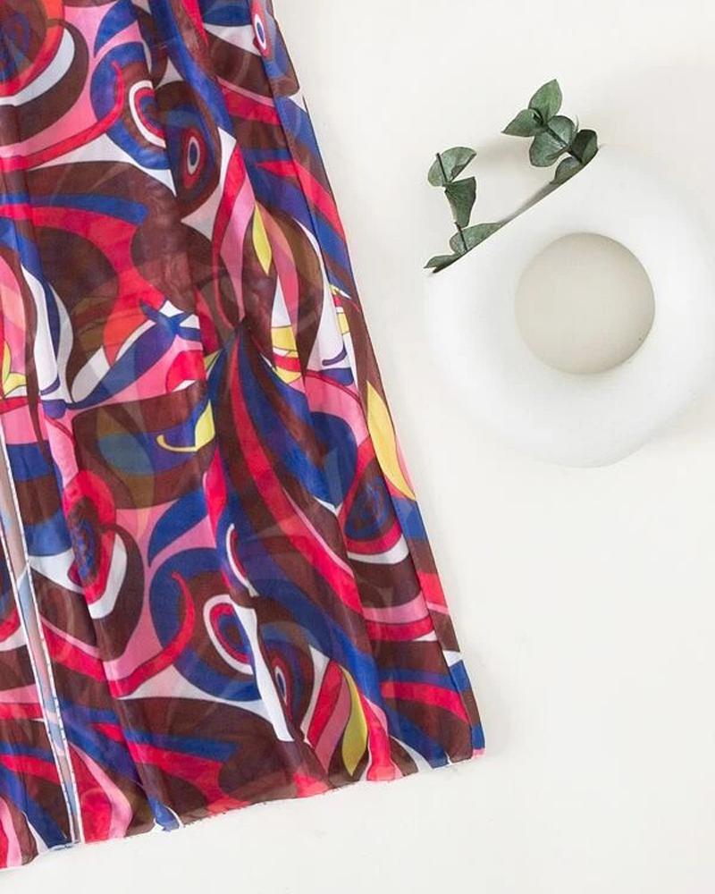 Zomerse dames loungewear en badkleding, perfect voor strand en zwembad.