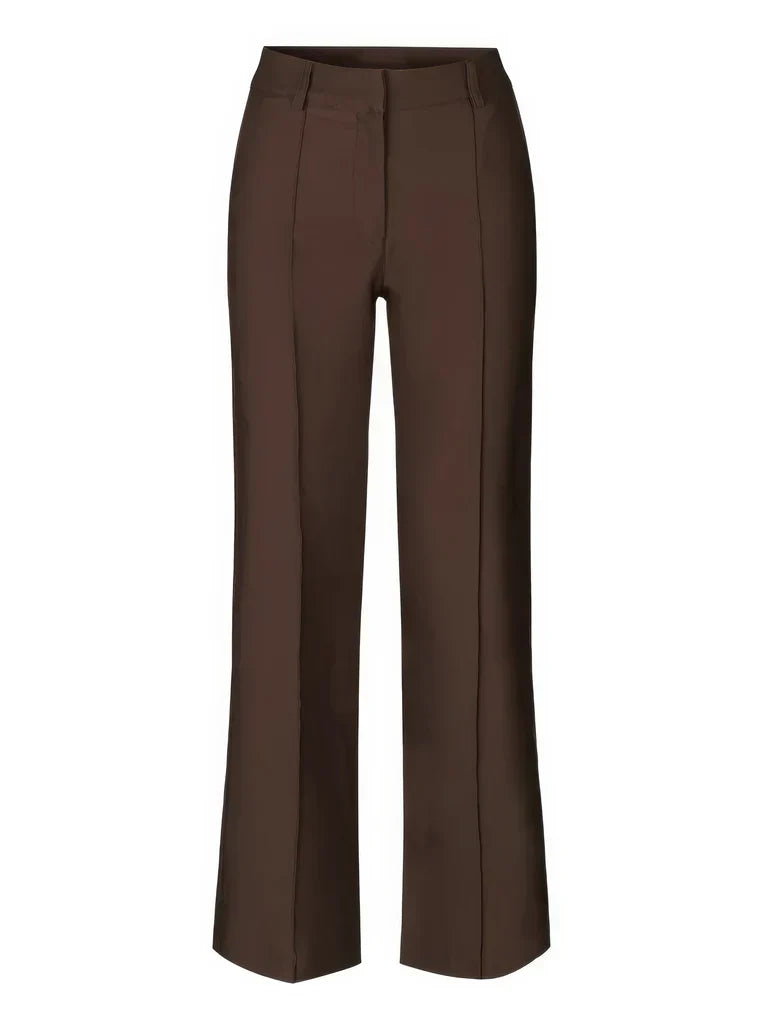 Casual chic: Hoymans slim-fit damesbroek met wijde pijpen voor een relaxte doch stijlvolle uitstraling.
