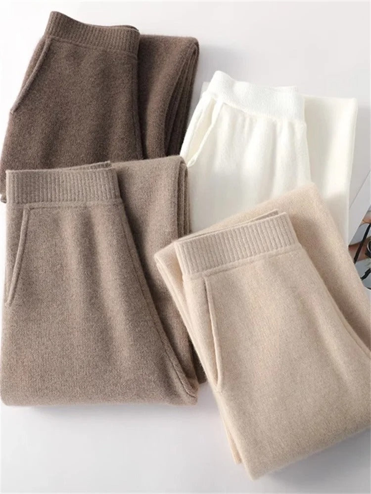 Khaki dames comfort broek met elastische tailleband. Ideaal voor een ontspannen, casual dag.