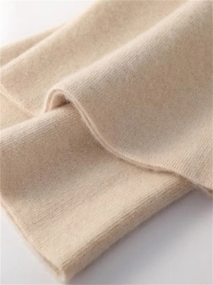Detail van de elastische tailleband op een comfortabele dames broek, voor optimale pasvorm en gemak.