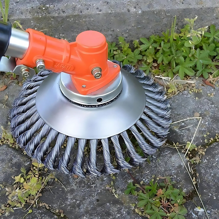 Krachtige grastrimmer die moeiteloos onkruid en hoog gras aanpakt voor een nette tuin. Snel gazononderhoud.