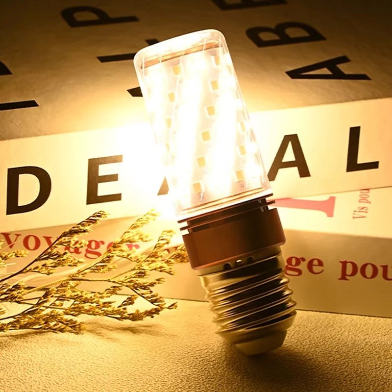 Moderne LED lamp voor huisverlichting. Lange levensduur, niet flikkerend en oogvriendelijk. Warm wit licht.