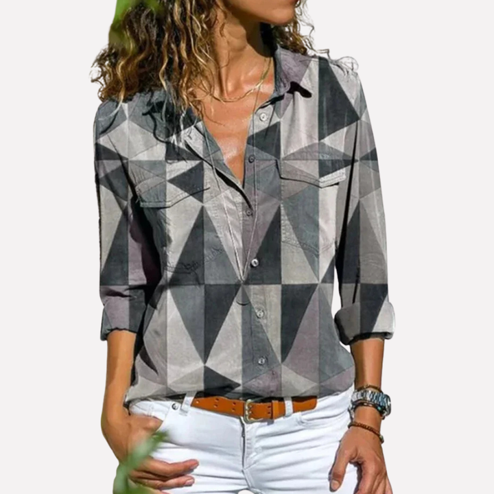 Stijlvolle dames zomerblouse, luchtig en veelzijdig. Ideaal voor een modieuze zomermode look.