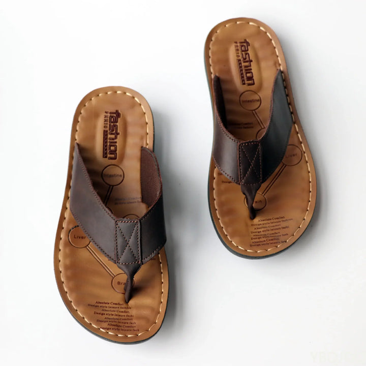 Stijlvolle herenslippers met antislipzool, perfect voor zomerse dagen. Comfortabel en veilig op elke ondergrond.