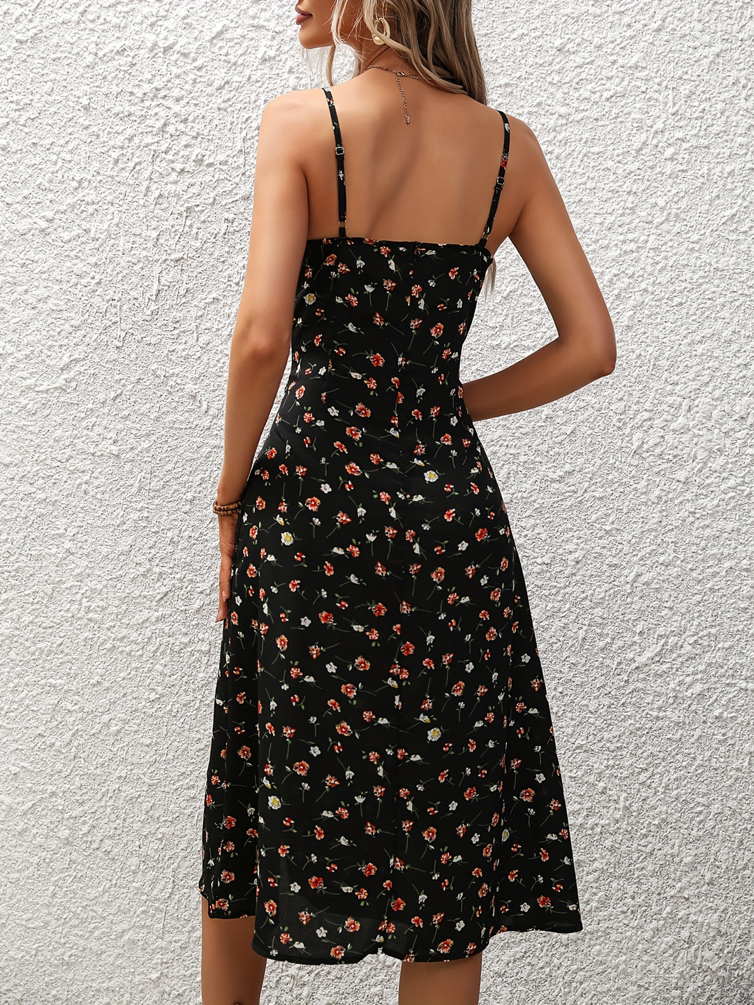 Lichtgewicht polyester polkadot jurk met spaghettibandjes. Comfortabele casual vrouwenmode.