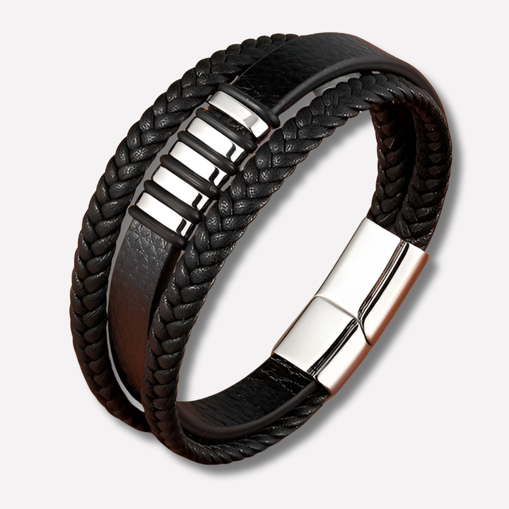 Heren polsarmband met een modern robuust design en een handige magnetische sluiting, ideaal voor een stijlvolle man.