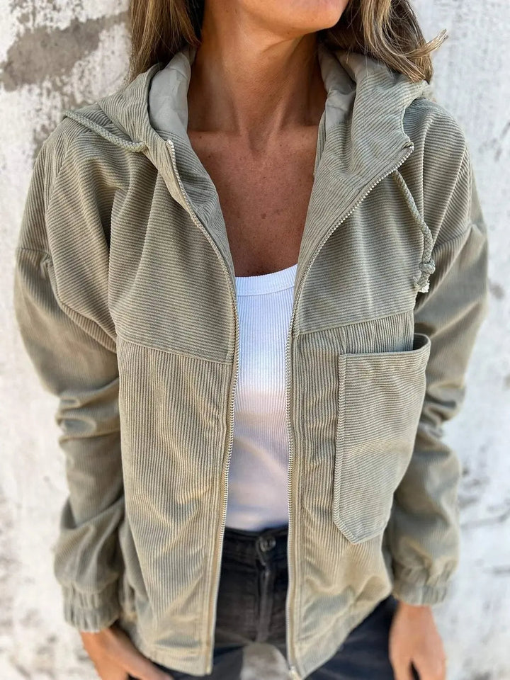 Zachte corduroy damesjas met capuchon, ideaal voor casual looks. Comfortabele modieuze bovenkleding.